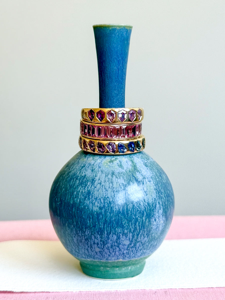 18K Floating Shield Rainbow Sapphire Stacking Ring