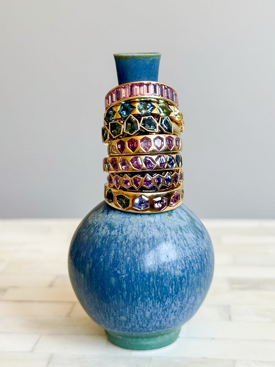 18K Floating Shield Rainbow Sapphire Stacking Ring